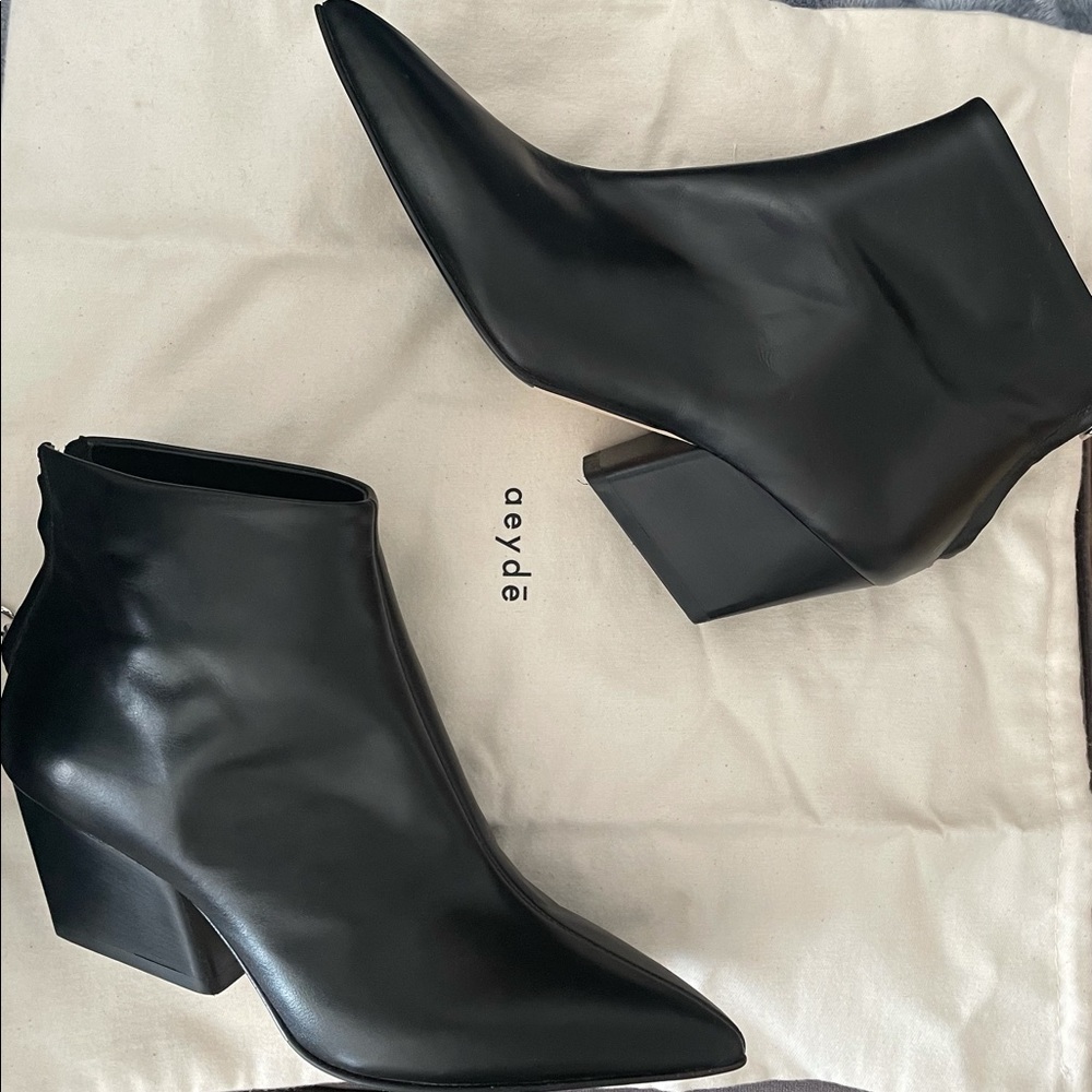 Aeyde Freya ankle boots NWT